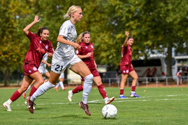 16.08.2026, Fußball, Play-offs DFB-Pokal Frauen 2026 2027, Fortuna Köln - SG 99 Andernach Isabel Pfeiffer (21 Andernach) mit einem erneuten Angriff. *** August 16, 2026, Soccer, 2026–2027 DFB Women s Cup Playoffs, Fortuna Cologne vs. SG 99 Andernach; Isabel Pfeiffer (No. 21, Andernach) launches another attack