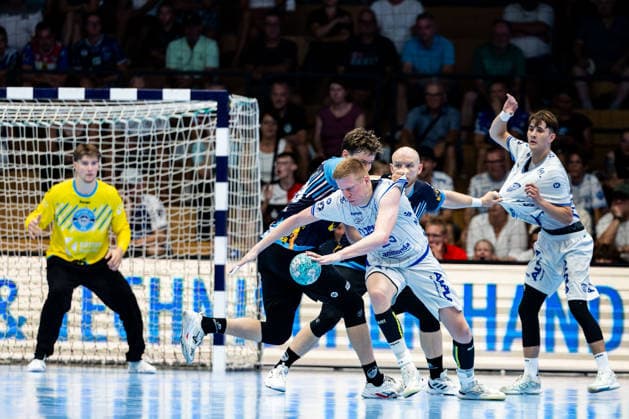 16.08.2026, GER, Handball, Maenner, Saison 26 27, Wartburg-Cup presented by Koetter Security, ThSV Eisenach - TBV Lemgo Lippe Niels Gerardus Versteijnen (TVB Lemgo-Lippe), Tillman Leu (ThSV Eisenach,99) 99817 Eisenach Werner-Assmann-Halle Am Sportp Thueringen Deutschland *** August 16, 2026, GER, Handball, Men, Season 26–27, Wartburg Cup presented by Koetter Security, ThSV Eisenach vs. TBV Lemgo Lippe, Niels Gerardus Versteijnen (TVB Lemgo Lippe), Tillman Leu (ThSV Eisenach), 99 99817 Eisenach, Werner Assmann, Halle am Sportpark, Thuringia, Germany