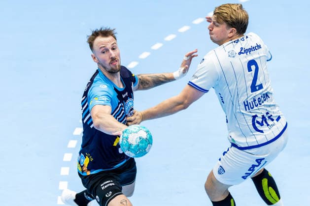 16.08.2026, GER, Handball, Maenner, Saison 26 27, Wartburg-Cup presented by Koetter Security, ThSV Eisenach - TBV Lemgo Lippe Dominik Solak (ThSV Eisenach,30), Lukas Hutecek (TVB Lemgo-Lippe) 99817 Eisenach Werner-Assmann-Halle Am Sportp Thueringen Deutschland *** August 16, 2026, GER, Handball, Men, Season 26–27, Wartburg Cup presented by Koetter Security, ThSV Eisenach vs. TVB Lemgo Lippe, Dominik Solak (ThSV Eisenach, 30), Lukas Hutecek (TVB Lemgo Lippe), 99817 Eisenach, Werner Assmann, Halle am Sportpark, Thuringia, Germany