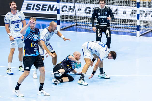16.08.2026, GER, Handball, Maenner, Saison 26 27, Wartburg-Cup presented by Koetter Security, ThSV Eisenach - TBV Lemgo Lippe Peter Walz (ThSV Eisenach,14), Tim Suton (TVB Lemgo-Lippe) 99817 Eisenach Werner-Assmann-Halle Am Sportp Thueringen Deutschland *** August 16, 2026, GER, Handball, Men, Season 26–27, Wartburg Cup presented by Koetter Security, ThSV Eisenach vs. TVB Lemgo Lippe, Peter Walz (ThSV Eisenach), 14; Tim Suton (TVB Lemgo Lippe), 99817 Eisenach, Werner Assmann, Halle am Sportpark, Thuringia, Germany