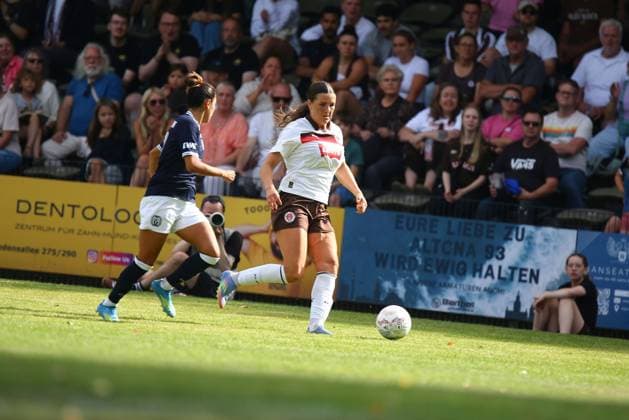 16.08.2026, xcex, GER, Hamburg, Adolf-Jaeger-Kampfbahn, Frauenfussball, Regionalliga, 2. Frauen-Bundesliga, DFB-Pokal Frauen, Saison 2026 2027, Playoffs, FC St. Pauli - SV Meppen, Rachel Rinast (FCSP) DFL regulations prohibit any use of photographs as image sequences and or quasi-video *** August 16, 2026, xcex, GER, Hamburg, Adolf Jaeger Kampfbahn, Women s Soccer, Regionalliga, Women s 2nd Bundesliga, DFB Women s Cup, 2026–2027 Season, Playoffs, FC St. Pauli vs. SV Meppen, Rachel Rinast, FCSP. DFL regulations prohibit any use of photographs as image sequences and or quasi-video.