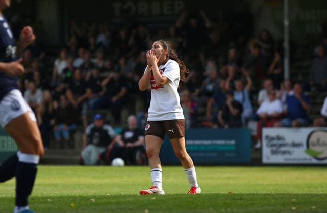 16.08.2026, xcex, GER, Hamburg, Adolf-Jaeger-Kampfbahn, Frauenfussball, Regionalliga, 2. Frauen-Bundesliga, DFB-Pokal Frauen, Saison 2026 2027, Playoffs, FC St. Pauli - SV Meppen, Gloria Sedami Adigo (FCSP) fassungslos, enttaeuscht, unzufrieden, traurig DFL regulations prohibit any use of photographs as image sequences and or quasi-video *** August 16, 2026, xcex, GER, Hamburg, Adolf Jaeger Kampfbahn, Women s Soccer, Regionalliga, Women s 2nd Bundesliga, DFB Women s Cup, 2026–2027 Season, Playoffs, FC St. Pauli vs. SV Meppen, Gloria Sedami Adigo, FCSP stunned, disappointed, dissatisfied, sad. DFL regulations prohibit any use of photographs as image sequences and or quasi-video.
