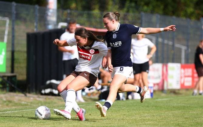 16.08.2026, xcex, GER, Hamburg, Adolf-Jaeger-Kampfbahn, Frauenfussball, Regionalliga, 2. Frauen-Bundesliga, DFB-Pokal Frauen, Saison 2026 2027, Playoffs, FC St. Pauli - SV Meppen, Janice Hauschild (FCSP) gegen Marleen Kropp (SVM) DFL regulations prohibit any use of photographs as image sequences and or quasi-video *** August 16, 2026, xcex, GER, Hamburg, Adolf Jaeger Kampfbahn, Women s Soccer, Regionalliga, Women s 2nd Bundesliga, DFB Women s Cup, 2026–2027 Season, Playoffs, FC St. Pauli vs. SV Meppen, Janice Hauschild (FCSP) vs. Marleen Kropp (SVM). DFL regulations prohibit any use of photographs as image sequences and or quasi-video.