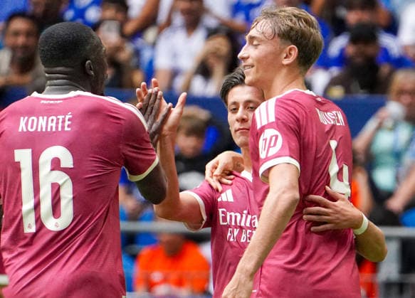 Deutschland: Fussball Testspiel Vereine 2026 2027, Freundschaftsspiel FC Schalke Real Madrid VELTINS-Arena (Gelsenkirchen): Torchance Dean Huijsen (Real Madrid, 4) *** Germany Soccer Friendly Matches 2026–2027, Friendly Match: FC Schalke vs. Real Madrid at VELTINS Arena, Gelsenkirchen; Scoring Chance by Dean Huijsen (Real Madrid), 4 Copyright: xAymanxAlahmedx