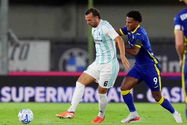 fights for the ball with Entella s during Frecciarossa Italian Cup 2026 2027 soccer match between Hellas Verona and Entella at the Bentegodi Stadium in Verona, north Italy - Sunday August 16, 2026. - Soccer .  Copyright: xSpada LaPressex