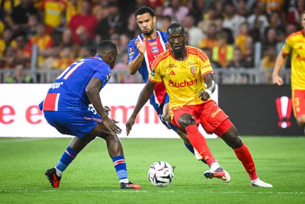 August 16, 2026, Lens, France, France: Abdallah SIMA of Lens and Warren ZAIRE-EMERY of PSG during the Champions Trophy (Trophee des Champions) match between RC Lens and Paris Saint-Germain (PSG) at Bollaert-Delelis Stadium on August 16, 2026 in Lens, France. RC Lens V Paris Saint-Germain - Champions Trophy  - ZUMAm308 20260816_zsp_m308_001 Copyright: xMatthieuxMirvillex