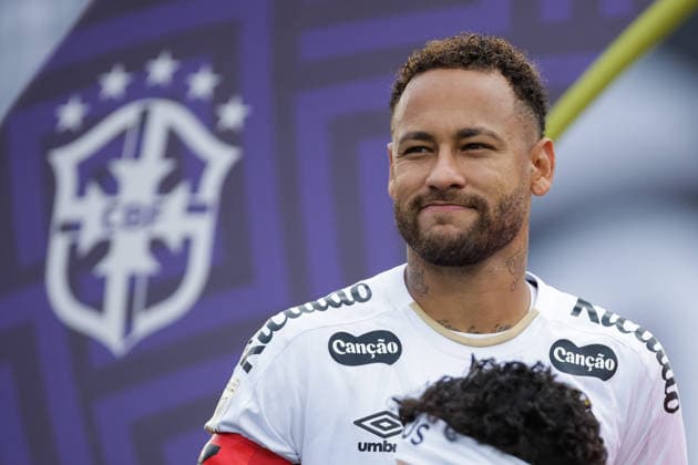 Soccer - Brasileirao 2026 - Vasco Da Gama v Santos RIO DE JANEIRO, BRAZIL - AUGUST 16: NEYMAR of Santos smiles prior to the match between Vasco Da Gama and Santos as part of Brasileirao 2026 at Sao Januario Stadium on August 16, 2026 in Rio de Janeiro, Brazil. Rio de Janeiro Sao Januario Stadium Brazil Copyright: xRuanoxCarneiroxRuanoxCarneirox