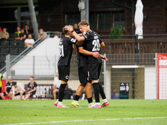 Torjubel nach Eigentor durch Maximilian Herwerth (VfB Stuttgart U23, 04), Niklas Swider (FC Viktoria Koeln, 20) war am Zweikampf beteiligt GER, Fussball, VfB Stuttgart II vs. Viktoria Koeln, 3. Liga, 2. Spieltag, Saison 2026 2027, 16.08.2026 GER, Fussball, VfB Stuttgart II vs. Viktoria Koeln, 3. Liga, 2. Spieltag, Saison 2026 2027, 16.08.2026 Aspach *** Goal celebration following an own goal by Maximilian Herwerth of VfB Stuttgart U23, 04, Niklas Swider (FC Viktoria Cologne), 20, was involved in the tackle GER, Soccer, VfB Stuttgart II vs. Viktoria Cologne, 3rd Division, Matchday 2, 2026–2027 season, August 16, 2026 GER, Soccer, VfB Stuttgart II vs. Viktoria Cologne, 3. Liga, Matchday 2, 2026–2027 season, August 16, 2026 Aspach Copyright: xCarstenxSchweringx EP_CSG