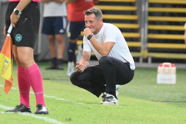 IPA87549849 - Pietro De Gregorio, coach of SS Juve Stabia, gestures during the Coppa Italia Freccia Rossa match between Frosinone Calcio and SS Juve Stabia at Benito Stirpe Stadium  Copyright: xAgostinoxGemito IPAxSportx xx 87549849