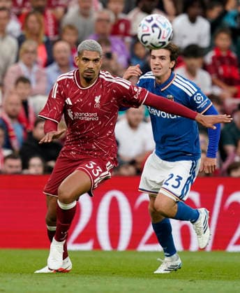Liverpool, England, 16th August 2026. Ronald Araujo of Liverpool (L) is challenged by Maximo Perrone of Como during the Liverpool vs Como 1907 Pre Season Friendly match at Anfield, Liverpool. Picture credit should read: Andrew Yates Sportimage EDITORIAL USE ONLY. No use with unauthorised audio, video, data, fixture lists, club league logos or live services. Online in-match use limited to 120 images, no video emulation. No use in betting, games or single club league player publications. SPI_015_AY_LIVERPOOL_COMO SPI-4910-0014