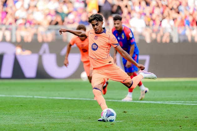 BASEL, SWITZERLAND - AUGUST 16: Lamine Yamal (10 FC Barcelona, Barca in action during the friendly match between FC Basel 1893 and FC Barcelona at St. Jakob Park Stadium on August 16, 2026 in Basel, Switzerland.  Copyright: xPriscilaxBütlerx xSPPx Sportspressphoto_SPR209095