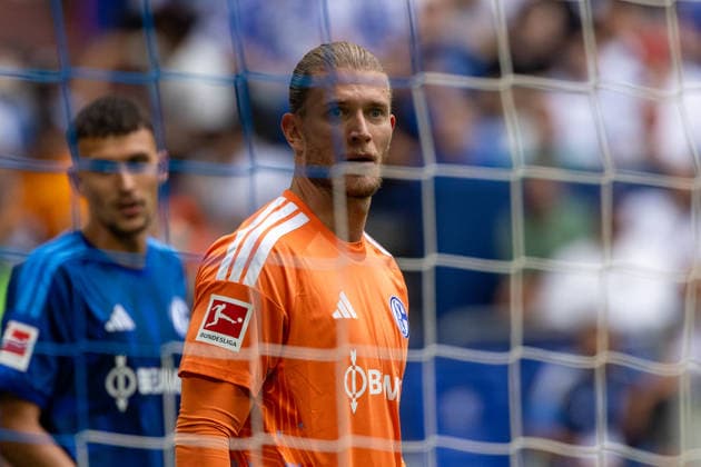 Gelsenkirchen, Germany, 16.08.26, Loris Karius (FC Schalke 04) guckt waehrend des Testspiels zwischen FC Schalke 04 - Real Madrid in der Veltins Arena in Gelsenkirchen. (Photo by Joachim Bywaletz) DFB DFL REGULATIONS PROHIBIT ANY USE OF PHOTOGRAPHS AS IMAGE SEQUENCES AND OR QUASI-VIDEO. *** Gelsenkirchen, Germany, August 16, 2026, Loris Karius of FC Schalke 04 watches during the friendly match between FC Schalke 04 and Real Madrid at the Veltins Arena in Gelsenkirchen. Photo by Joachim Bywaletz. DFB and DFL regulations prohibit any use of photographs as image sequences and or QUASI-VIDEO Copyright: JoachimxBywaletz xJB-Sportfoto