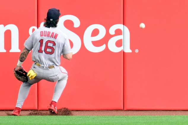 Boston Red Sox left fielder Jarren Duran (16) chases the hit of Pittsburgh Pirates right fielder Esmerlyn Valdez in the first inning against the Boston Red Sox at PNC Park on Sunday, Aug. 16, 2026 in Pittsburgh.  PIT2026081609 ArchiexCarpenter