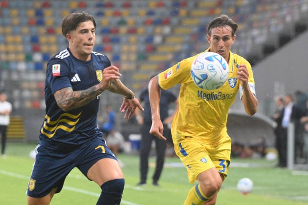 SOCCER - Coppa Italia - Frosinone Calcio vs. SS Juve Stabia Photo by IPA ABACAPRESS.COM87549702 - Nicola Patane of SS Juve Stabia battles for the ball with Ilario Monterisi of Frosinone Calcio during the Coppa Italia Freccia Rossa match between Frosinone Calcio and SS Juve Stabia at Benito Stirpe Stadium Frosinone Italy  Copyright: xIPAxSport ABACAx