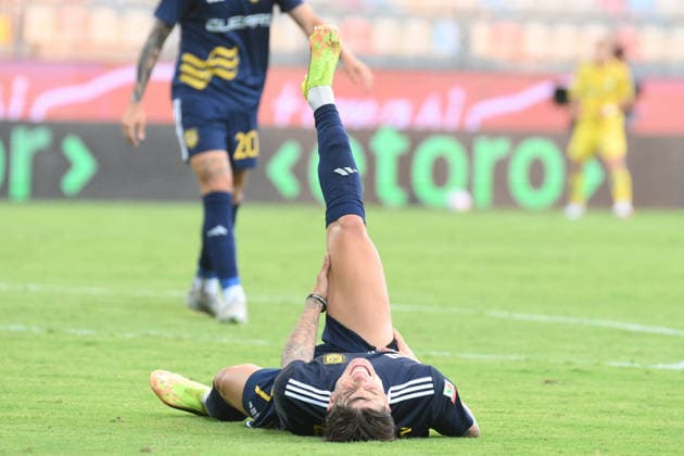 Sport Bilder des Tages SOCCER - Coppa Italia - Frosinone Calcio vs. SS Juve Stabia Photo by IPA ABACAPRESS.COM87549866 - Nicola Patane of SS Juve Stabia was injured during the Coppa Italia Freccia Rossa match between Frosinone Calcio and SS Juve Stabia at Benito Stirpe Stadium Frosinone Italy  Copyright: xIPAxSport ABACAx