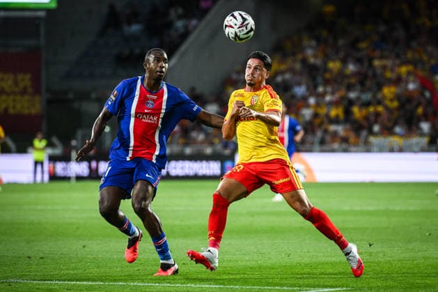 August 16, 2026, Lens, France, France: Willian PACHO of PSG and Franjo IVANOVIC of Lens during the Champions Trophy (Trophee des Champions) match between RC Lens and Paris Saint-Germain (PSG) at Bollaert-Delelis Stadium on August 16, 2026 in Lens, France. Lens France - ZUMAm308 20260816_zsp_m308_006 Copyright: xMatthieuxMirvillex