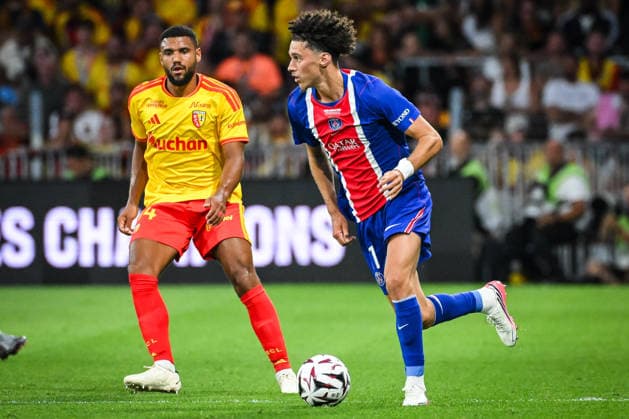 August 16, 2026, Lens, France, France: Matthieu UDOL of Lens and Maghnes AKLIOUCHE of PSG during the Champions Trophy (Trophee des Champions) match between RC Lens and Paris Saint-Germain (PSG) at Bollaert-Delelis Stadium on August 16, 2026 in Lens, France. RC Lens V Paris Saint-Germain - Champions Trophy  - ZUMAm308 20260816_zsp_m308_010 Copyright: xMatthieuxMirvillex