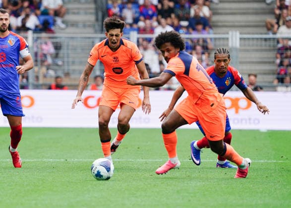16.08.2026 Schweiz Basel St.Jakob-Park Fssball Herren Saison 2026-2027 Testspiel FC Basel - FC Barcelona, Barca 2:5 Bild. Marc Bernal - Karim Adeyemi Re. FC Barcelona Aktion *** August 16, 2026, Switzerland, Basel, St. Jakob Park, Men s Soccer, 2026–2027 Season, Friendly Match: FC Basel vs. FC Barcelona, 2–5, Photo: Marc Bernal, Karim Adeyemi, FC Barcelona, Action 