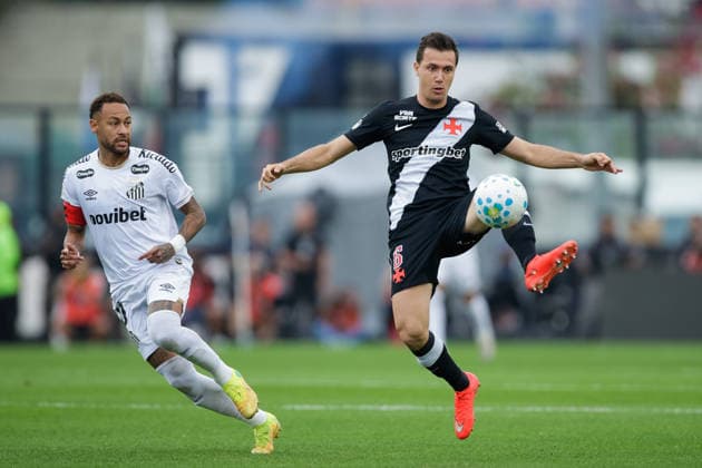 August 16, 2026, Rio De Janeiro, Rio De Janeiro, Brazil: RIO DE JANEIRO, BRAZIL - AUGUST 16: LUCAS PITON of Vasco da Gama kicks the ball during the match between Vasco Da Gama and Santos as part of Brasileirao 2026 at Sao Januario Stadium on August 16, 2026 in Rio de Janeiro, Brazil. Rio De Janeiro Brazil - ZUMAc227 20260816_zsp_c227_006 Copyright: xRuanoxCarneirox