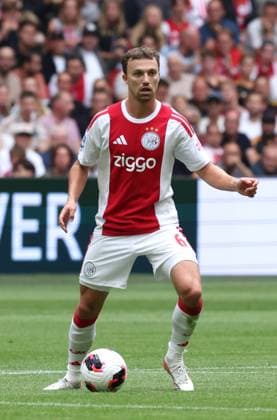 AMSTERDAM - AFC Ajax Amsterdam verdediger Youri Regeer tijdens de Vriendenloterij eredivisie wedstrijd tussen Ajax en SC Heerenveen in Johan Cruijff ArenA op 16 augustus 2026 in Amsterdam , Nederland. -