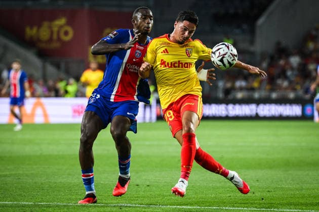 August 16, 2026, Lens, France, France: Willian PACHO of PSG and Franjo IVANOVIC of Lens during the Champions Trophy (Trophee des Champions) match between RC Lens and Paris Saint-Germain (PSG) at Bollaert-Delelis Stadium on August 16, 2026 in Lens, France. Lens France - ZUMAm308 20260816_zsp_m308_011 Copyright: xMatthieuxMirvillex