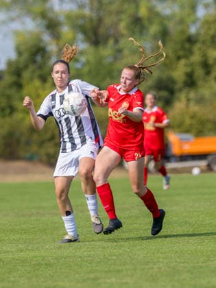 Erfurt, Deutschland 16. August 2026: DFB-Pokal Frauen - 2026 2027 - Play-off - 1. FFV Erfurt gegen FC Ingolstadt 04 Im Bild: v. li. im Zweikampf Mila Steinhart (FCI) und Pia Huck (Erfurt) DFL DFB regulations prohibit any use of photographs as image sequences and or quasi-video Sportpark Johannesplatz Thüringen *** Erfurt, Germany, August 16, 2026, 2026–2027 DFB Women’s Cup, Playoff 1: FFV Erfurt vs. FC Ingolstadt 04. Pictured, from left, in a tackle: Mila Steinhart (FCI) and Pia Huck (Erfurt). DFL and DFB regulations prohibit any use of photographs as image sequences and or quasi-video. Sportpark Johannesplatz, Thuringia Copyright: xFotostandx xSchäferx