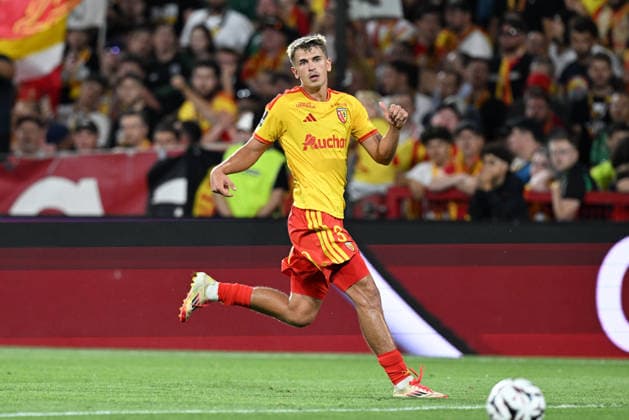 260816 RC Lens vs PSG Maik Nawrocki (3) of RC Lens pictured during the French season 2026 - 2027 Trophee des champions - supercup game between Racing Club De Lens and Paris Saint-Germain on August 16 , 2026 in Lens, France. (Photo by David Catry sportpix) Lens Stade Bollaert Delelis Hauts de France France  Copyright: xsportpixxDavidxCatryx