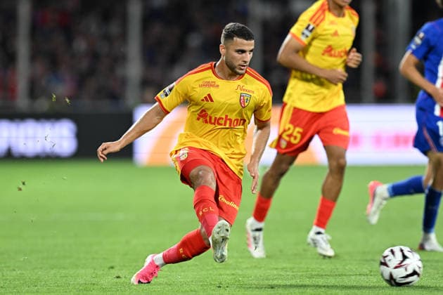 260816 RC Lens vs PSG Yassine Titraoui (8) of RC Lens pictured during the French season 2026 - 2027 Trophee des champions - supercup game between Racing Club De Lens and Paris Saint-Germain on August 16 , 2026 in Lens, France. (Photo by David Catry sportpix) Lens Stade Bollaert Delelis Hauts de France France  Copyright: xsportpixxDavidxCatryx