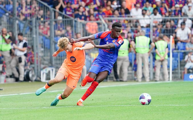 16.08.2026 Schweiz Basel St.Jakob-Park Fssball Herren Saison 2026-2027 Testspiel FC Basel - FC Barcelona, Barca 2:5 Bild. Methino FC Basel gegen Fermin Lopez FC Barcelona Li. Aktion Zweikampf *** August 16, 2026 Switzerland Basel St. Jakob Park Men s Soccer 2026–2027 Season Friendly Match FC Basel vs. FC Barcelona 2–5 Photo: Methino, FC Basel vs. Fermin Lopez, FC Barcelona – Action: Tackle 