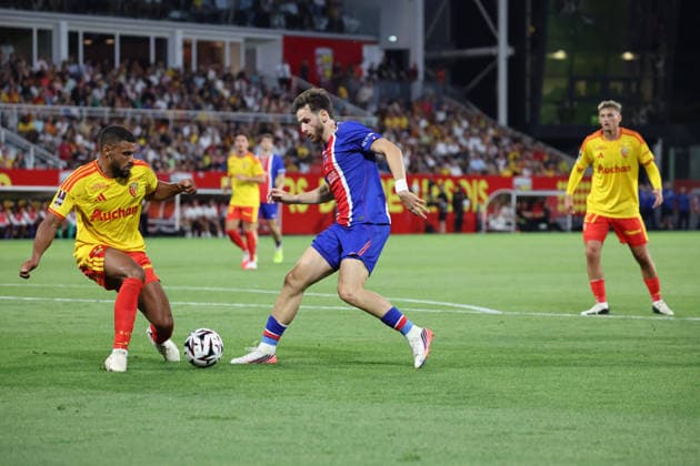 FOOTBALL : RC Lens vs Paris Saint-Germain - TrophÃ e des Champions - 16 08 2026 Matthieu UDOL (RC Lens) et Khvicha KVARATSKHELIA (PSG) lors du match RC Lens vs Paris Saint-Germain, TrophÃ e des Champions, stade Bollaert-Delelis, le 16 aoÃ»t 2026 - photo Laurent Sanson PsnewZ  Copyright: xLaurentxSANSONx xPsnewZx