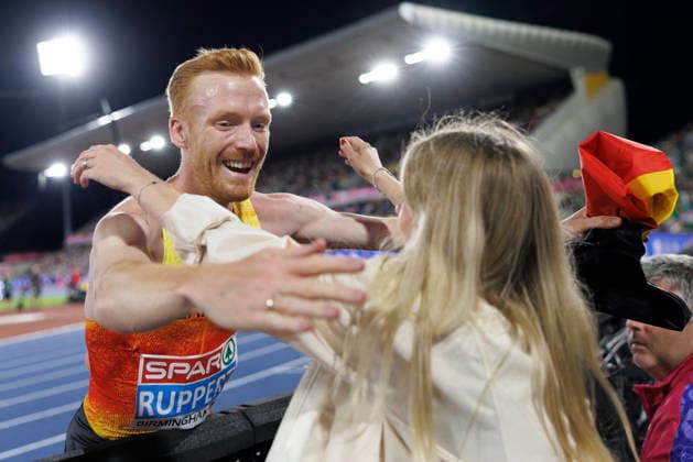 BIRMINGHAM, GREAT BRITAIN - AUGUST 16, 2026: Frederik RUPPERT (GER Germany) wins Gold in the 3000m steeplechase and celebrates with his girlfriend during the European Athletics Championships at Alexander Stadium on August 16, 2026 in Birmingham, Great Britain. Great Britain Copyright: xAxelxKohringx