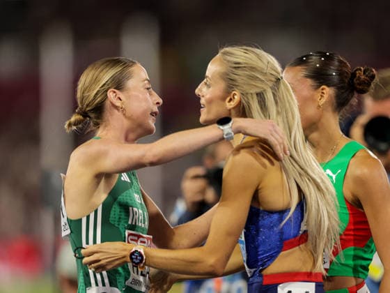 2026 European Athletics Championships, Alexander Stadium, Birmingham, England 16 8 2026 Women™s 1500m Final Ireland™s Sarah Healy embraces Great Britain™s Georgia Hunter Bell after the race Sarah Healy embraces Georgia Hunter Bell after the race 16 8 2026  Copyright: xx 0U6A9370