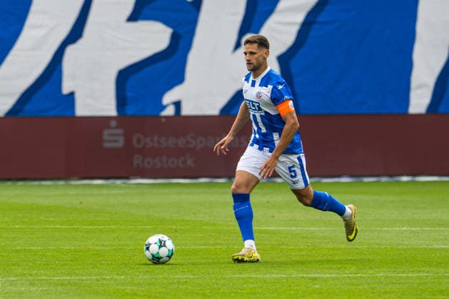 Rostock, Deutschland 16. August 2026: 3. Liga - 2026 2027 - Sp. 2 - FC Hansa Rostock gegen SV Waldhof Mannheim Im Bild: Marco Schuster (Hansa Rostock) *** Rostock, Germany, August 16, 2026; 3. Liga 2026–2027, Matchday 2: FC Hansa Rostock vs. SV Waldhof Mannheim; Pictured: Marco Schuster, Hansa Rostock Copyright: xFotostandx xVoelkerx