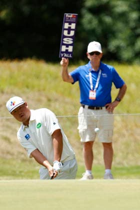 MEMPHIS, TN - AUGUST 16: Sungjae Im of Korea hits a chip shot on No. 2 during the final round of the FedEx St. Jude Championship, August 16, 2026, at TPC Southwind in Memphis, Tennessee. (Photo by Matthew Maxey Icon Sportswire) GOLF: AUG 16 PGA, Golf Herren FedEx St. Jude Championship EDITORIAL USE ONLY Icon260816027