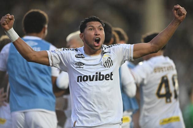 Vasco x Santos RIO DE JANEIRO, RJ - 16.08.2026: VASCO X SANTOS - Rony celebrates goal scored by Gabriel Barbosa during Vasco da Gama x Santos, match valid for the 23rd round of the 2026 Brazilian Championship, held at the Sao Januario stadium, located in the city of Rio de Janeiro (RJ), on the afternoon of this Sunday (16). (Photo: Nayra Halm Fotoarena) x2999386x  NayraxHalm