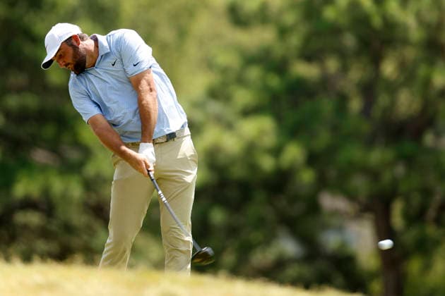 MEMPHIS, TN - AUGUST 16: Scottie Scheffler of the United States hits his tee shot on No. 3 during the final round of the FedEx St. Jude Championship, August 16, 2026, at TPC Southwind in Memphis, Tennessee. (Photo by Matthew Maxey Icon Sportswire) GOLF: AUG 16 PGA, Golf Herren FedEx St. Jude Championship EDITORIAL USE ONLY Icon260816033