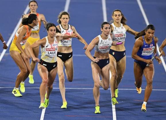 Belgian Camille Laus receives the baton from Helena Ponette, during the final of the Women s 4x400m relay on the seventh and last day of the European Athletics Championships (August 10-18) in Birmingham, United Kingdom, on Sunday 16 August 2026. ERICxLALMAND  x183561815x