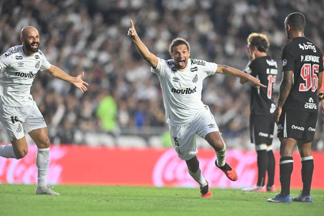 Vasco x Santos RIO DE JANEIRO, RJ - 16.08.2026: VASCO X SANTOS - William Arao scores a goal during Vasco da Gama x Santos, a match valid for the 23rd round of the 2026 Brazilian Championship, held at the Sao Januario stadium, located in the city of Rio de Janeiro (RJ), on the afternoon of this Sunday (16). (Photo: Nayra Halm Fotoarena) x2999398x  NayraxHalm