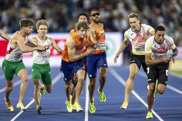 BIRMINGHAM - (lr) Jonas Phijffers and Terrence Agard in action in the men s 4x400 relay during the final day of the European Athletics Championships. IRIS VAN DEN BROEK ANP xVIxANPxSportx xxANPxIVx 565646859 originalFilename: 565646859.jpg