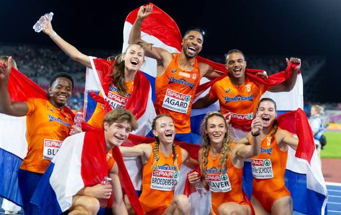 BIRMINGHAM - Myrte van der Schoot, Lieke Klaver, Eveline Saalberg, Terrence Agard, Eugene Omalla, Jonas Phijffers, Keenan Blake and Femke Broeders-Bol in action during the women s 4x400 relay final on the final day of the European Athletics Championships. IRIS VAN DEN BROEK ANP xVIxANPxSportx xxANPxIVx 565647752 originalFilename: 565647752.jpg
