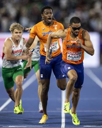 BIRMINGHAM - (lr) Keenan Blake, Terrence Agard in action in the men s 4x400 relay during the final day of the European Athletics Championships. IRIS VAN DEN BROEK ANP xVIxANPxSportx xxANPxIVx 565648045 originalFilename: 565648045.jpg