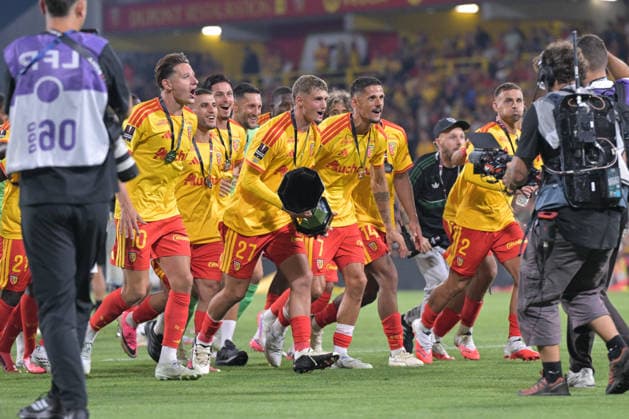 260816 RC Lens vs PSG players of RC Lens with Florian Thauvin (10) of RC Lens and Michael Cuisance (27) of RC Lens celebrate after winning during the French season 2026 - 2027 Trophee des champions - supercup game between Racing Club De Lens and Paris Saint-Germain on August 16 , 2026 in Lens, France. (Photo by David Catry sportpix) Lens Stade Bollaert Delelis Hauts de France France  Copyright: xsportpixxDavidxCatryx