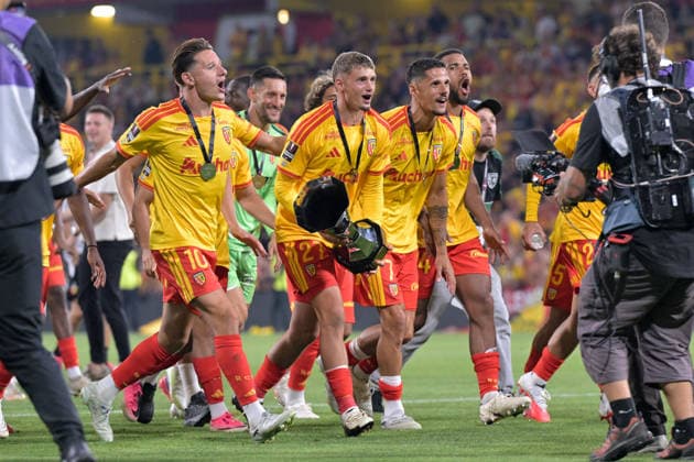 260816 RC Lens vs PSG players of RC Lens with Florian Thauvin (10) of RC Lens and Michael Cuisance (27) of RC Lens celebrate after winning during the French season 2026 - 2027 Trophee des champions - supercup game between Racing Club De Lens and Paris Saint-Germain on August 16 , 2026 in Lens, France. (Photo by David Catry sportpix) Lens Stade Bollaert Delelis Hauts de France France  Copyright: xsportpixxDavidxCatryx