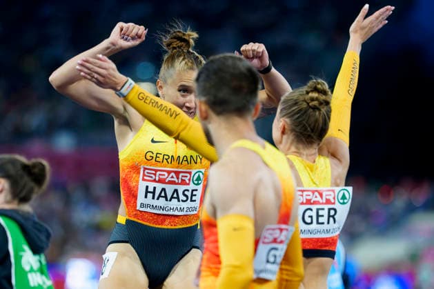 BIRMINGHAM, GREAT BRITAIN - AUGUST 16, 2026 : Silver for the 4x100m mixed relay: Rebekka HAASE (GER Germany) and Gina LÜCKENKEMPER (GER Germany) during the European Athletics Championships at Alexander Stadium on August 16, 2026 in Birmingham, Great Britain. Great Britain Copyright: xLeahxKohringx