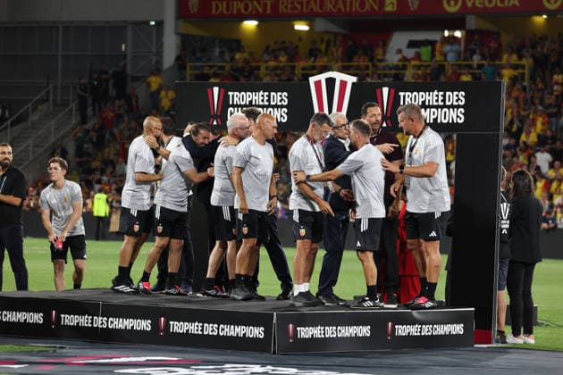 FOOTBALL : RC Lens vs Paris Saint-Germain - TrophÃ e des Champions - 16 08 2026 Remise des mÃ dailles au staff de Lens lors du match RC Lens vs Paris Saint-Germain, TrophÃ e des Champions, stade Bollaert-Delelis, le 16 aoÃ»t 2026 - photo Laurent Sanson PsnewZ  Copyright: xLaurentxSANSONx xPsnewZx