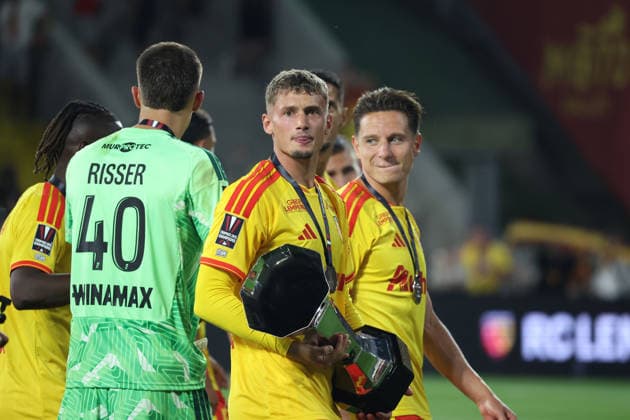 FOOTBALL : RC Lens vs Paris Saint-Germain - TrophÃ e des Champions - 16 08 2026 Joie des joueurs de Lens qui remportent le TrophÃ e des Champions 2026 lors du match RC Lens vs Paris Saint-Germain, TrophÃ e des Champions, stade Bollaert-Delelis, le 16 aoÃ»t 2026 - photo Laurent Sanson PsnewZ  Copyright: xLaurentxSANSONx xPsnewZx