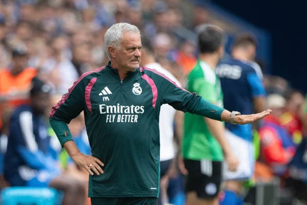 Trainer Jose MOURINHO (Real Madrid) gibt Anweisungen an seine Spieler,, Gestik, Geste, gestikuliert, Fussball Freundschaftsspiel FC Schalke 04 - Real Madrid 0-3 am 16.08.2026 in der Veltins-Arena Gelsenkirchen Deutschland. DFL regulations prohibit any use of photographs as image sequences and or quasi-video Â *** Coach Jose MOURINHO of Real Madrid gives instructions to his players, gesturing, Soccer friendly match: FC Schalke 04 vs. Real Madrid 0–3 on August 16, 2026, at the Veltins Arena in Gelsenkirchen, Germany. DFL regulations prohibit any use of photographs as image sequences and or quasi-video.