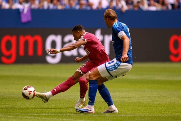 16.08.2026, GER, Fussball, Herren, Testspiel, Saison 2026 2027, FC Schalke 04 - Real Madrid CF Kylian MbappÃ (RMA) und Timo Becker (S04) im Kampf um den Ball *** August 16, 2026, GER, Soccer, Men s, Friendly, 2026–2027 Season, FC Schalke 04 vs. Real Madrid CF: Kylian Mbappé (RMA) and Timo Becker (S04) battle for the ball Copyright: xSvenxHanischx