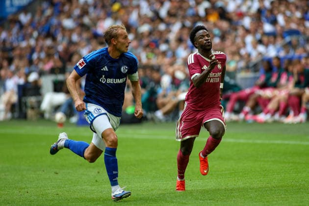 16.08.2026, GER, Fussball, Herren, Testspiel, Saison 2026 2027, FC Schalke 04 - Real Madrid CF Timo Becker (S04) und Vinicius Junior (RMA) im Kampf um den Ball *** August 16, 2026, GER, Soccer, Men s, Friendly, 2026–2027 Season, FC Schalke 04 vs. Real Madrid CF: Timo Becker (S04) and Vinicius Junior (RMA) battling for the ball Copyright: xSvenxHanischx