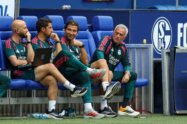 16.08.2026, GER, Fussball, Herren, Testspiel, Saison 2026 2027, FC Schalke 04 - Real Madrid CF JosÃ Mourinho (RMA) schaut *** August 16, 2026, GER, Soccer, Men s, Friendly, 2026–2027 Season, FC Schalke 04 vs. Real Madrid CF; José Mourinho (RMA) is watching Copyright: xSvenxHanischx
